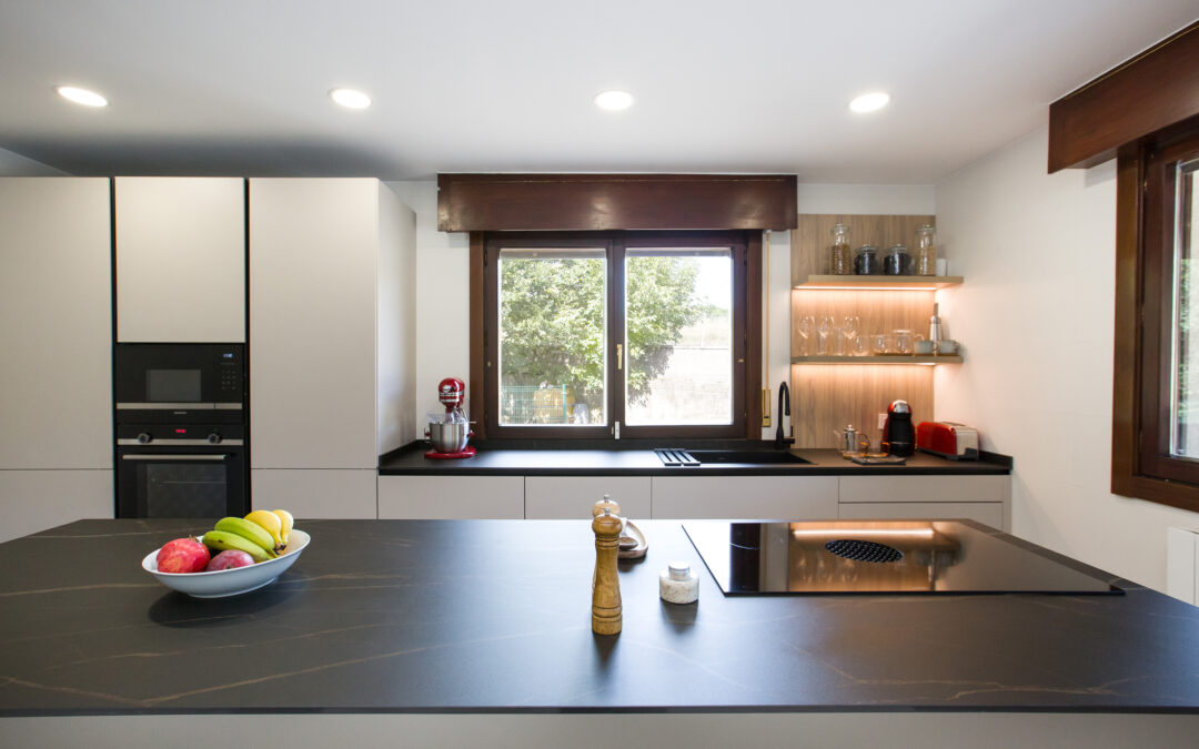 Cocina con isla central Meñaka